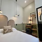 Hotel Des Beaux Arts 2*