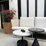 Hotel Des Beaux Arts 2*