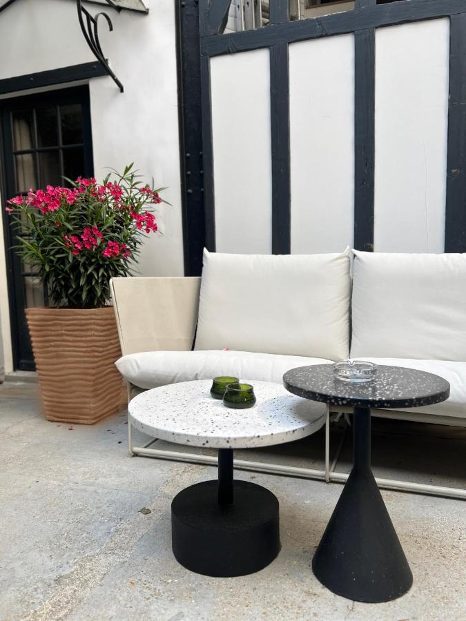 Hotel Des Beaux Arts 2*