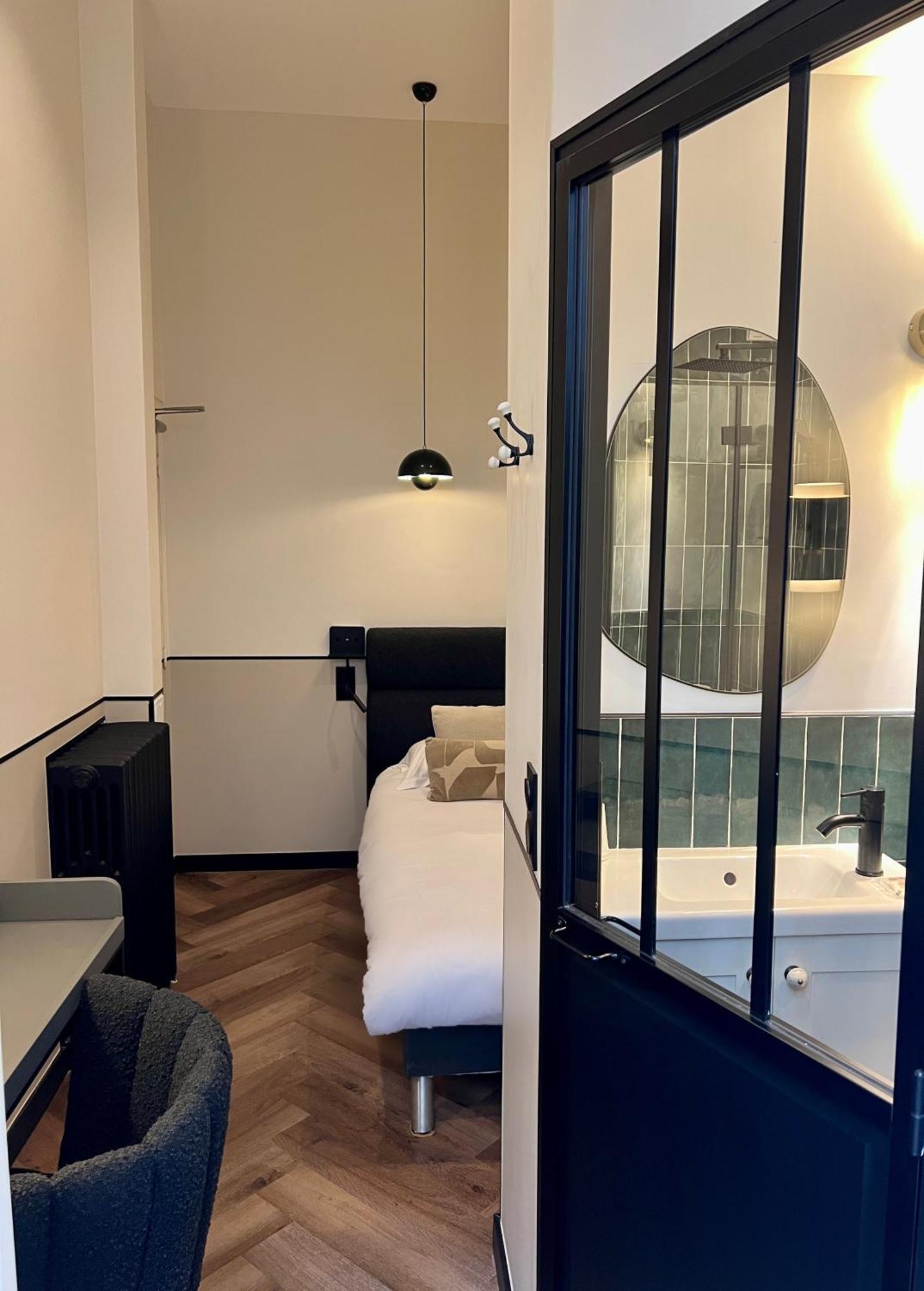 Hotel Des Beaux Arts 2*