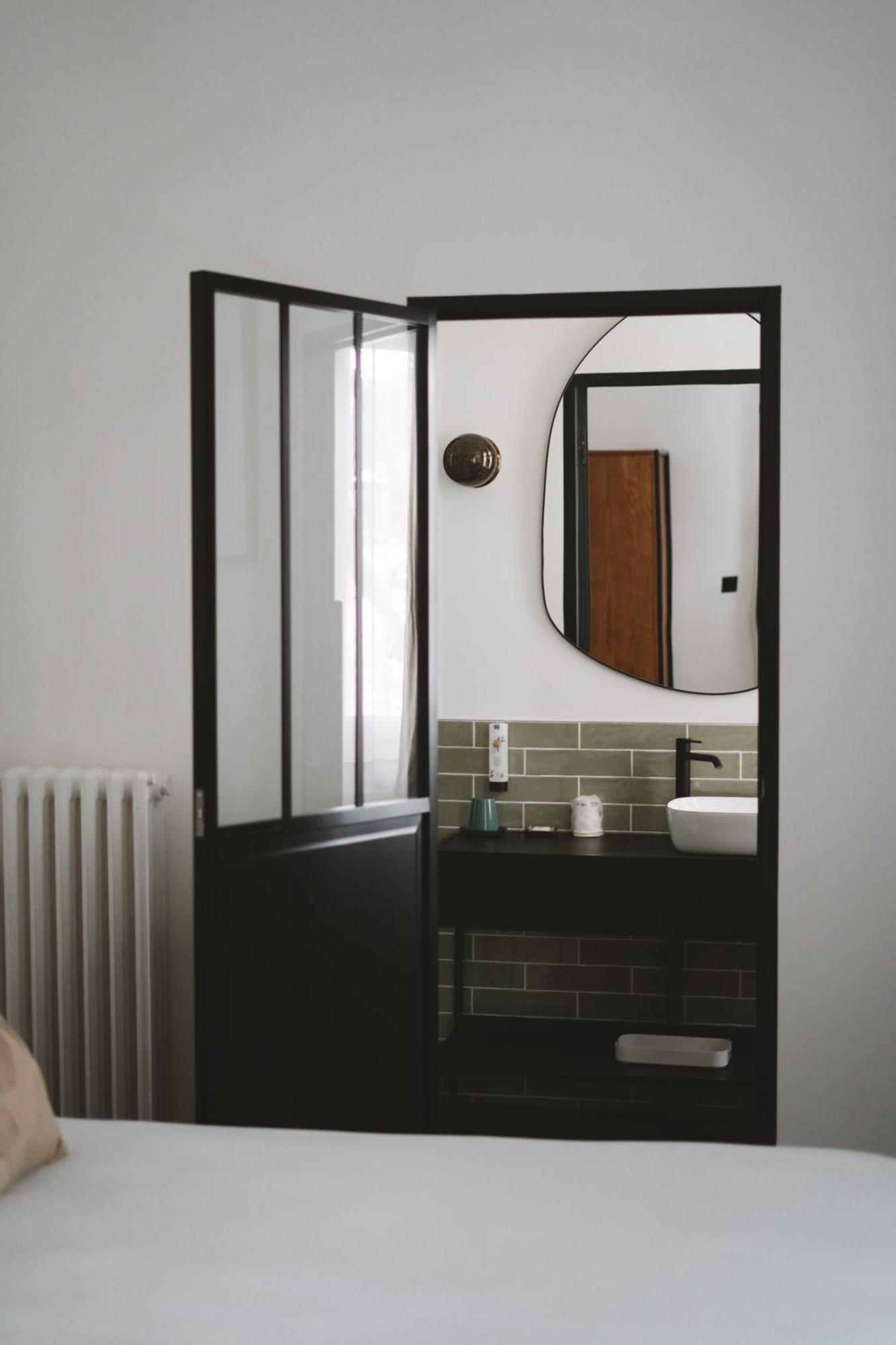 Hotel Des Beaux Arts 2*